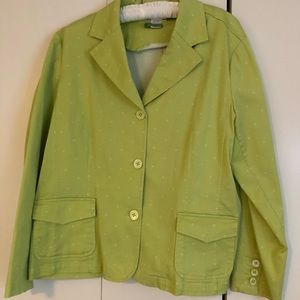 Women’s unlined jacket with pockets.